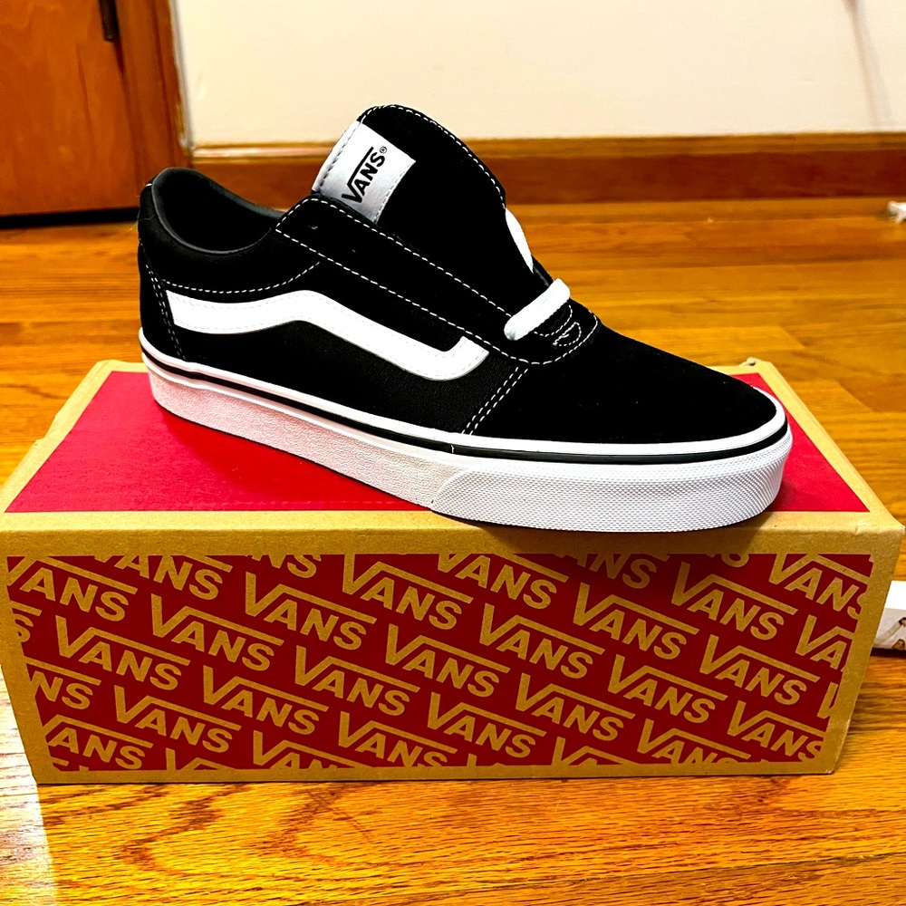 Brand New Black/White WMN’s Vans